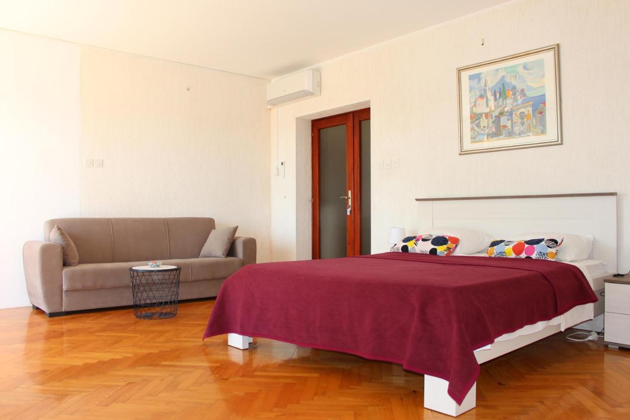 Apartmani Mia Jadranovo Exteriör bild